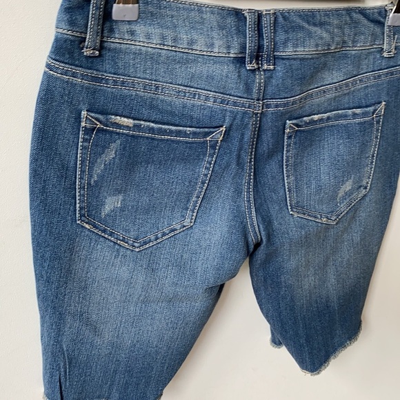 Mossimo Supply Co. raw hem distressed denim blue shorts, Size 7 - Picture 4 of 6